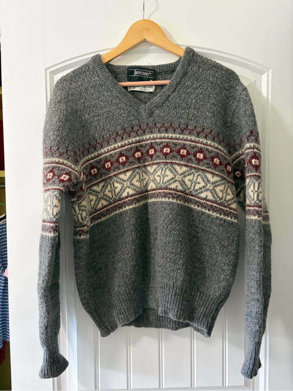 Vintage Jantzen Wool V-Neck Sweater size Medium